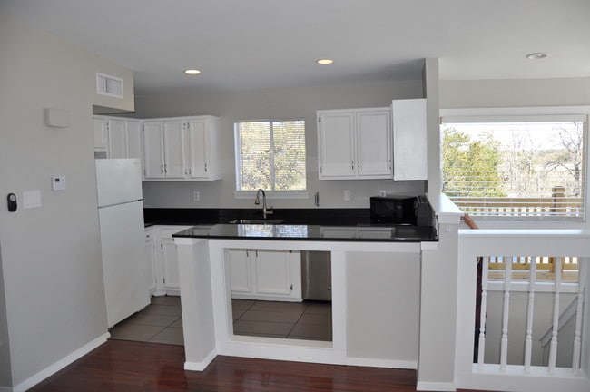 Photo - 1008 Clayton Nolen Dr