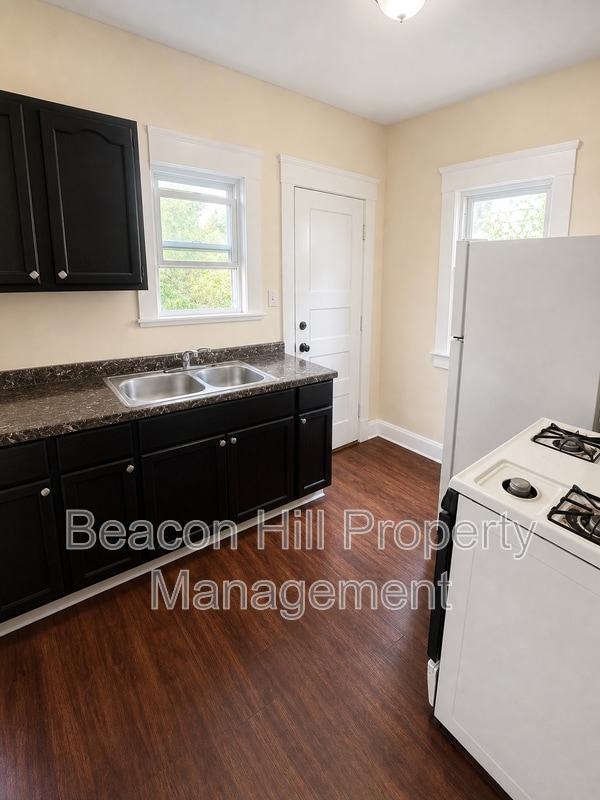 Photo - 9814 Dunlap Ave
