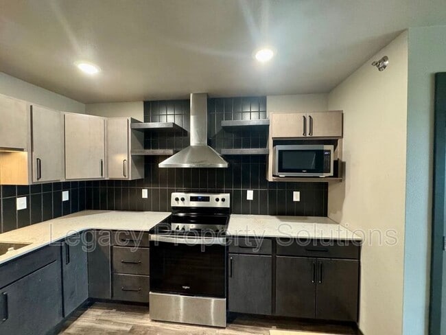 Photo - 226 E Greenfield Ln
