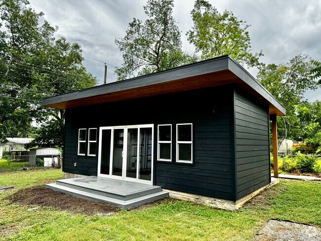 Building Photo - 6501 Hickman Ave Rental