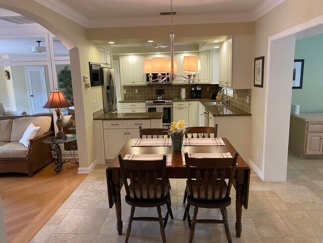 535 Flamevine Ln