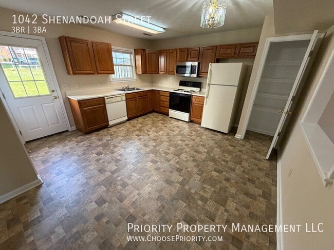 Photo - 1042 Shenandoah St