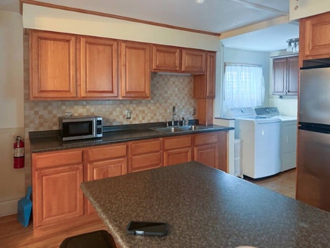 Photo - 30-32 Sherman St - Lakefront Living, Right in the Heart of Burlington Unidad 32-1