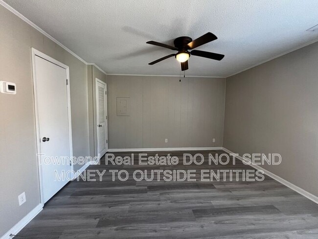 5874 Century Oaks Dr