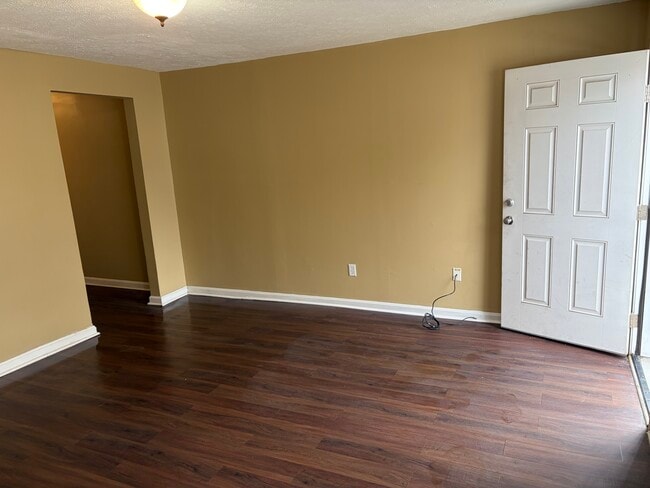 Photo - 855 Humler St