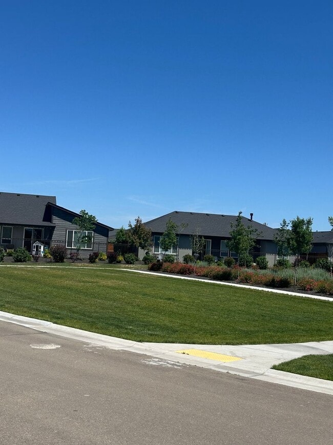 Photo - 6 months lease//Riverstone: Gated Community, Pond Access in BackYard, Patio Home, with all of the...