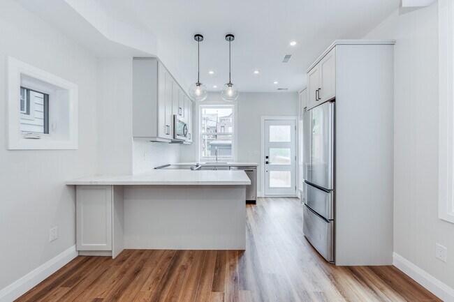 Photo - 17 Lockwood Rd Unit B