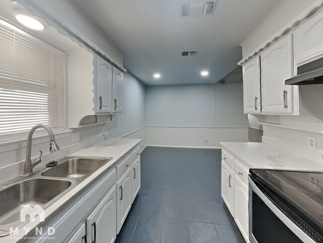 Photo - 408 Park Center Blvd