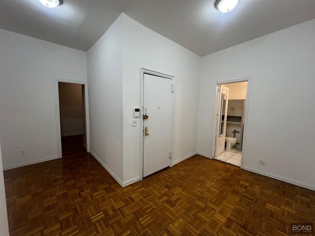 Building Photo - 922 Third Avenue Unit 2R Rental