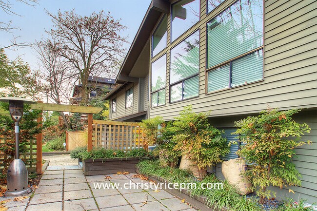 Photo - 3314 E Pike St