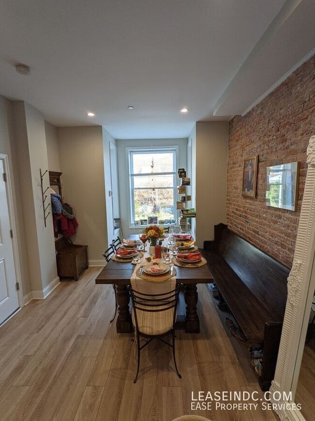 Photo - 1626 Monroe St NW Unidad #1