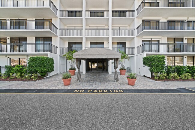 Photo - 2100 N Atlantic Ave Unidad # 303 Rental