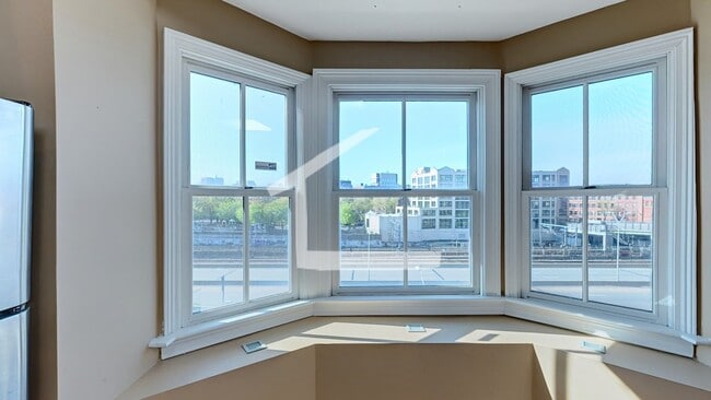 Photo - TOP FLOOR 2 BED 2 FLOORS + Private Rooftop Deck!!! Available 9/1/26