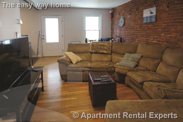 Building Photo - 164 Broadway Unit #3