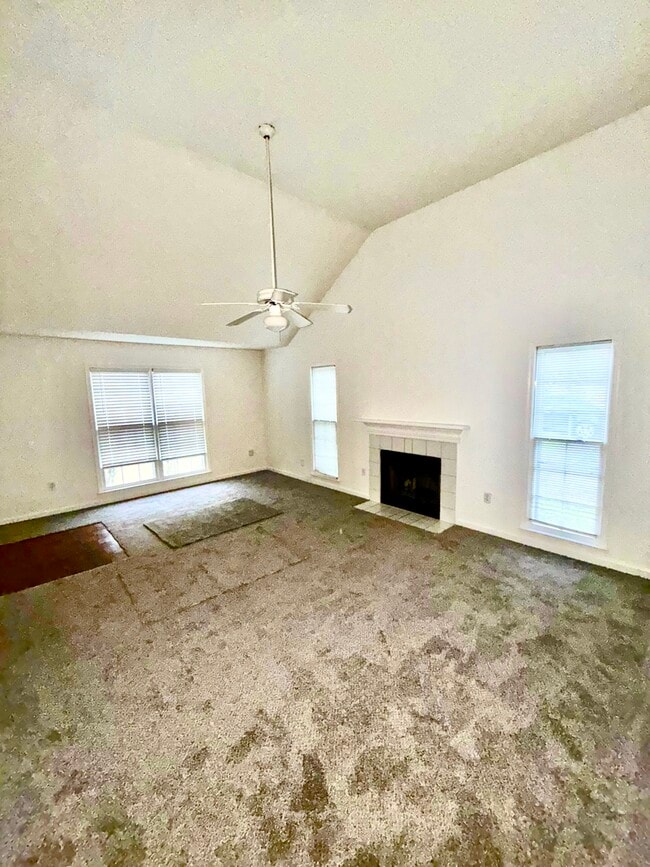 Photo - 125 Warren Way