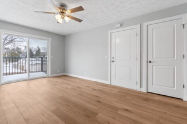 Photo - 1650 W 42nd St