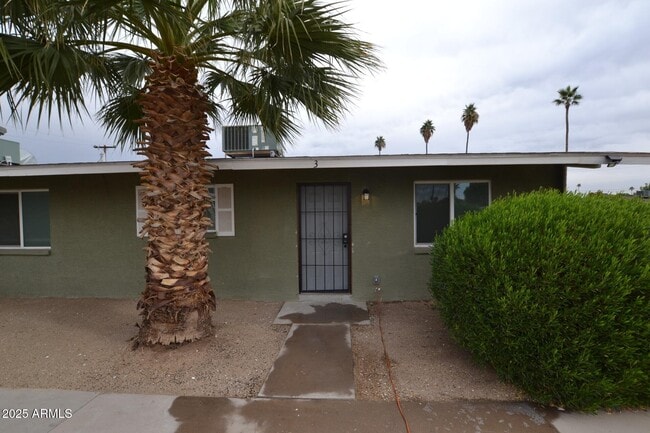 Photo - 2202 W Devonshire Ave Unit 3