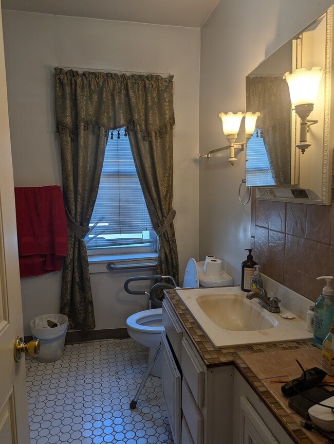 Photo - 1148 N Mayfield Ave Unit 1