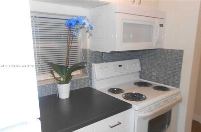 Photo - 8540 N Sherman Cir Unit 103