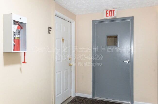 Photo - 4400 Groombridge Way Unit F