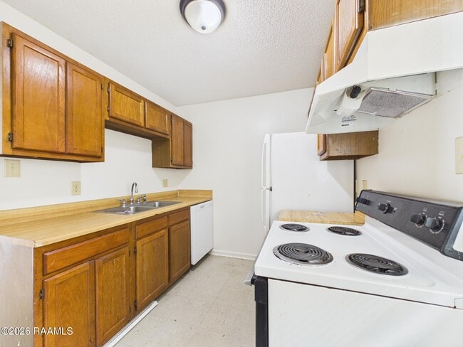 Photo - 104 Country Ln