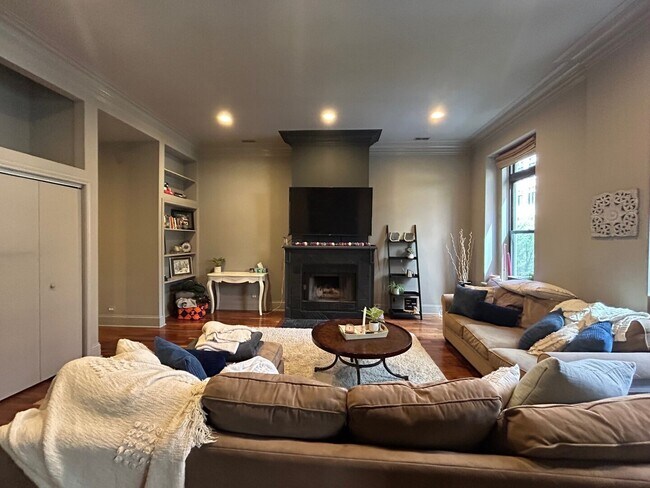 Photo - 15 E Pearson St Unit 3