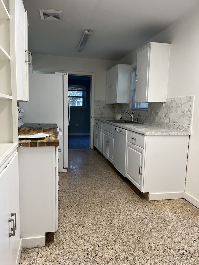 Photo - 1109 NE 5th Pl