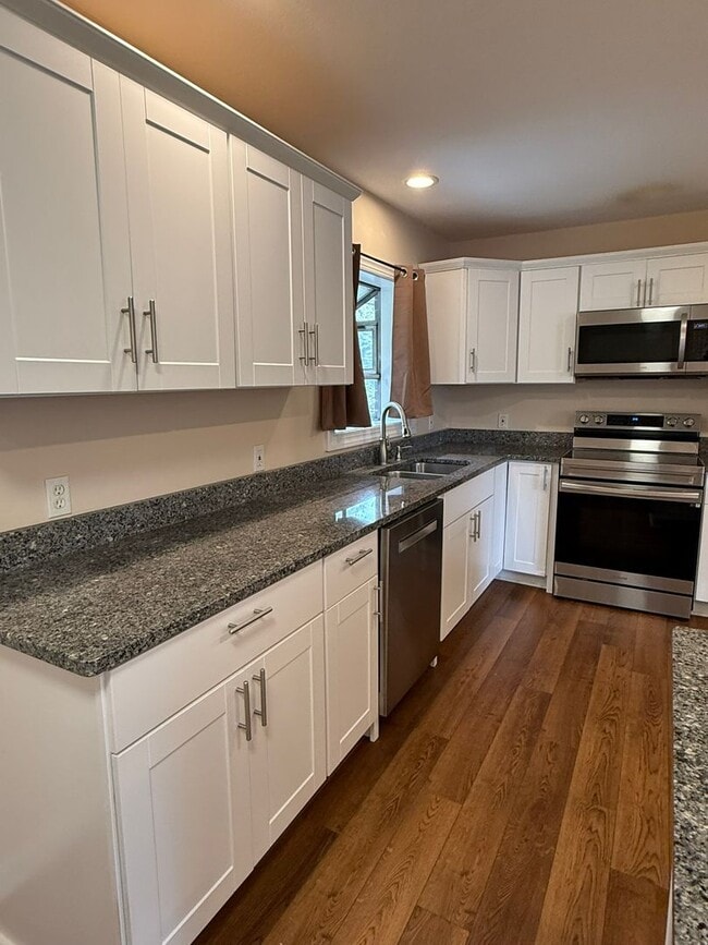 Photo - 3 Bedrooms, 1.5 Baths, Ranch in North Roan...