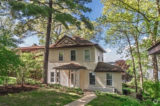 Building Photo - 5026 Lake Mendota Dr Rental