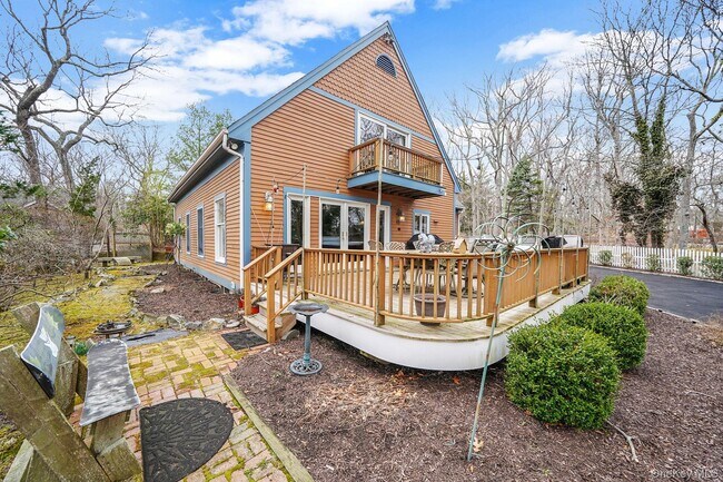 Photo - 1745 Bayview Ave