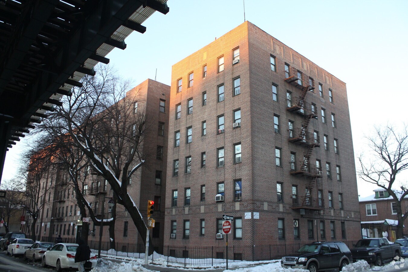 Photo - 2575 Jerome Ave