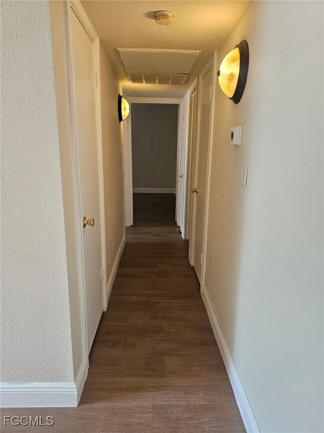 Building Photo - 2905 Winkler Ave Unit 713