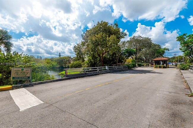 Building Photo - 6301 N Falls Cir Dr Unit 213