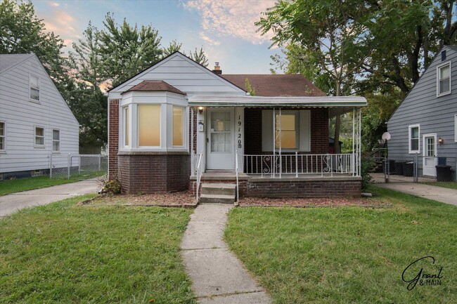 Building Photo - $1,200/month - 2 Bed 1 Bath in Harper Woods