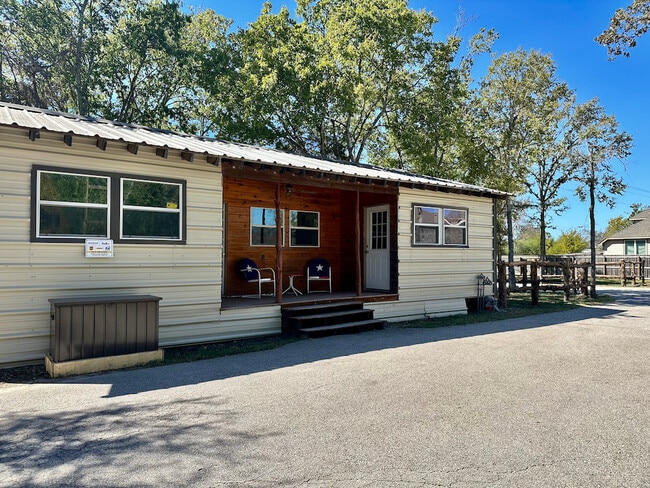 Photo - 5249 Jones Rd Unidad A