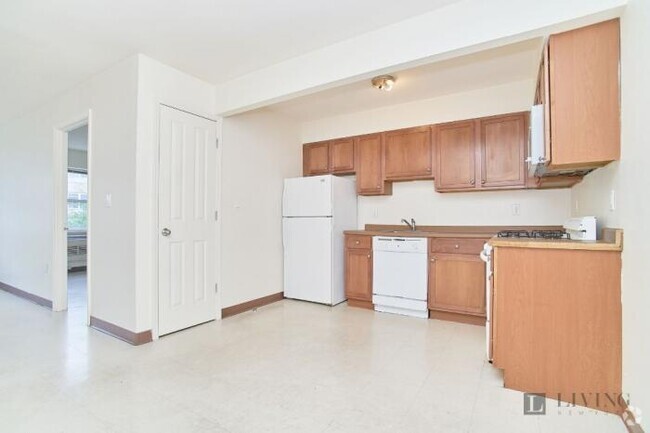 Building Photo - 2 bedroom in BRONX NY 10458 Unit 3 Rental