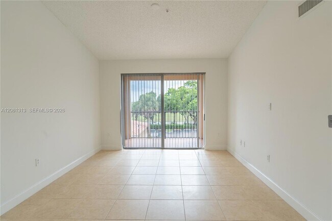 7920 N Nob Hill Rd Unit 305