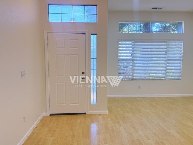 Photo - 2736 Genesee Dr