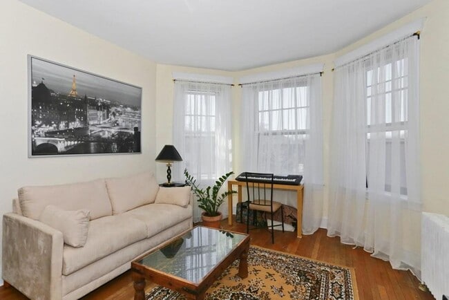 Building Photo - 72 Strathmore Rd