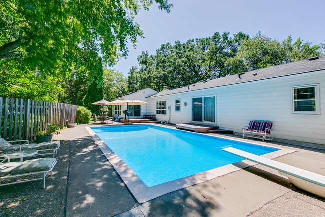 Photo - 3300 Lee Ave N