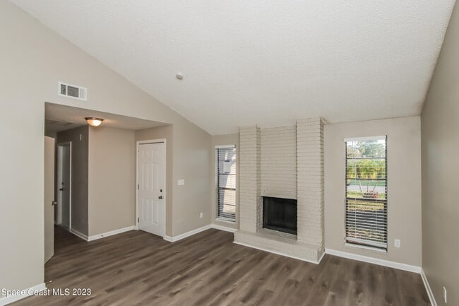 Photo - 977 Beacon St NW