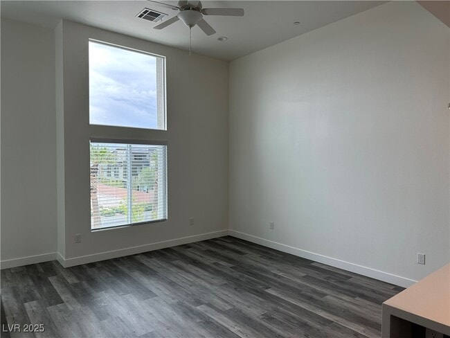 Photo - 1180 Blossom Pt St