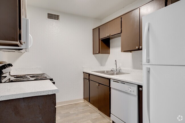 2BR, 1BA - 625SF