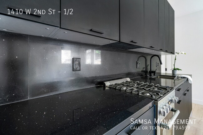 Building Photo - 1410 W 2nd St Unit 1/2