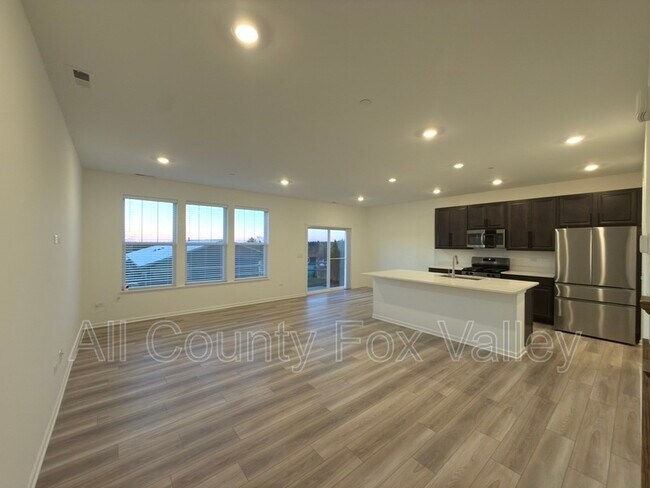 Photo - 1135 White Oak Cir