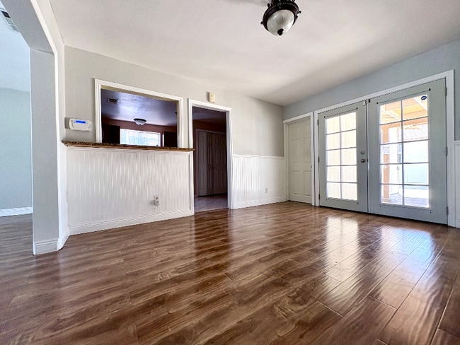 Building Photo - 706 W Grand Blvd Rental