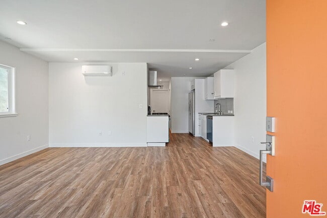 Photo - 1166 Cochran Ave Unit 2