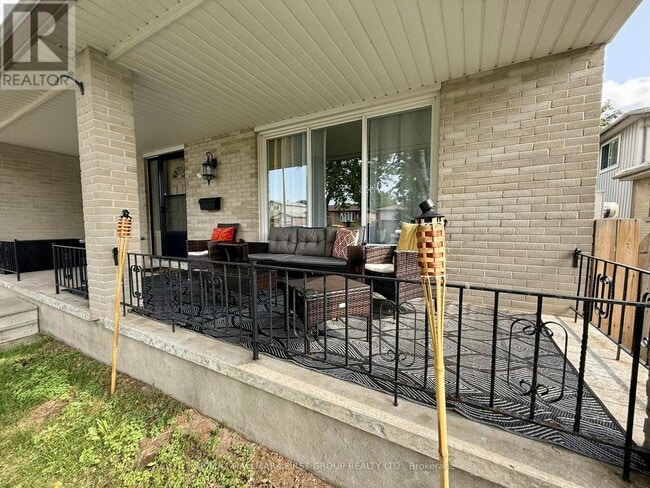 Photo - 906 Cecylia Ct