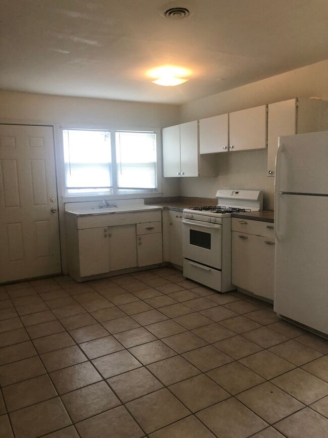 Photo - 919 S Bryan St Unidad 919 S. Bryan St.  A