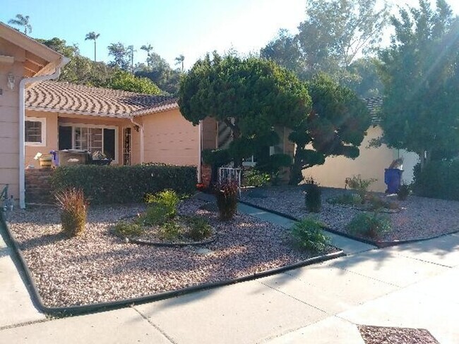 Building Photo - Clean and Bright 5 Bedroom House Near SDSU!